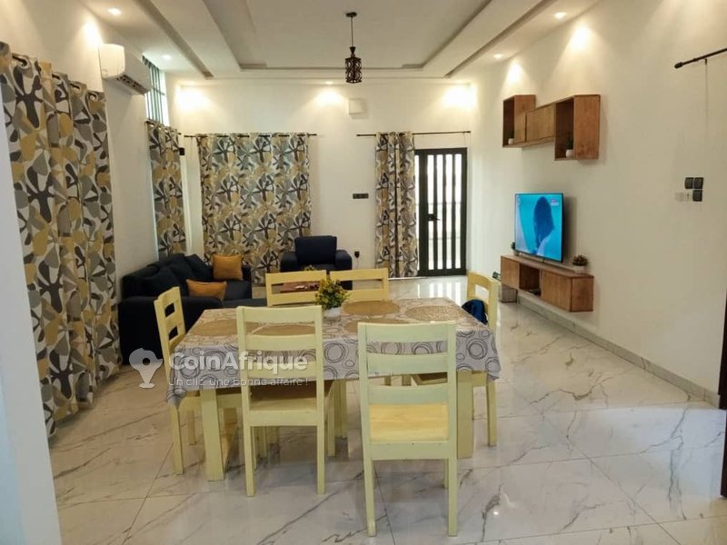 Appartement meublé de 5 pièces avec climatisation, balcon spacieux et garage double