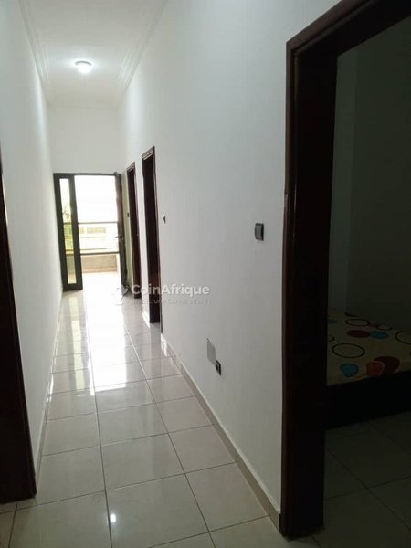 Appartement meublé de 5 pièces avec climatisation, balcon spacieux et garage double