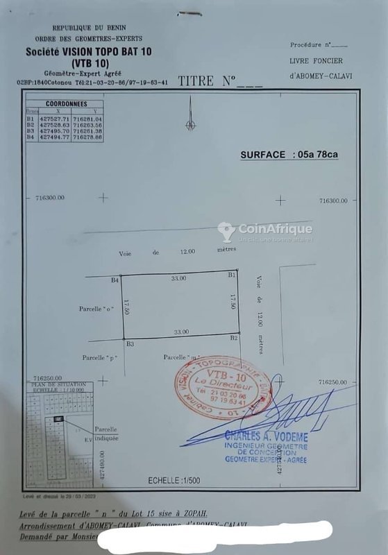 Terrain spacieux de 578 m² clôturé en angle de rue avec titre foncier en cours