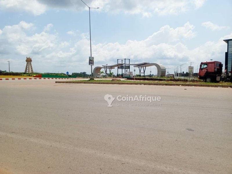 Terrain de 450 m² avec Titre Foncier (TF) - Opportunité à saisir