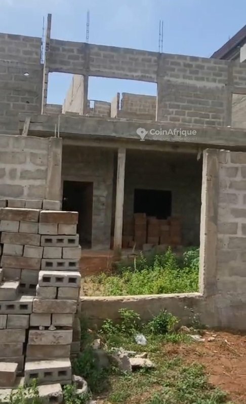 Maison à vendre avec titre foncier et accès immédiat au goudron