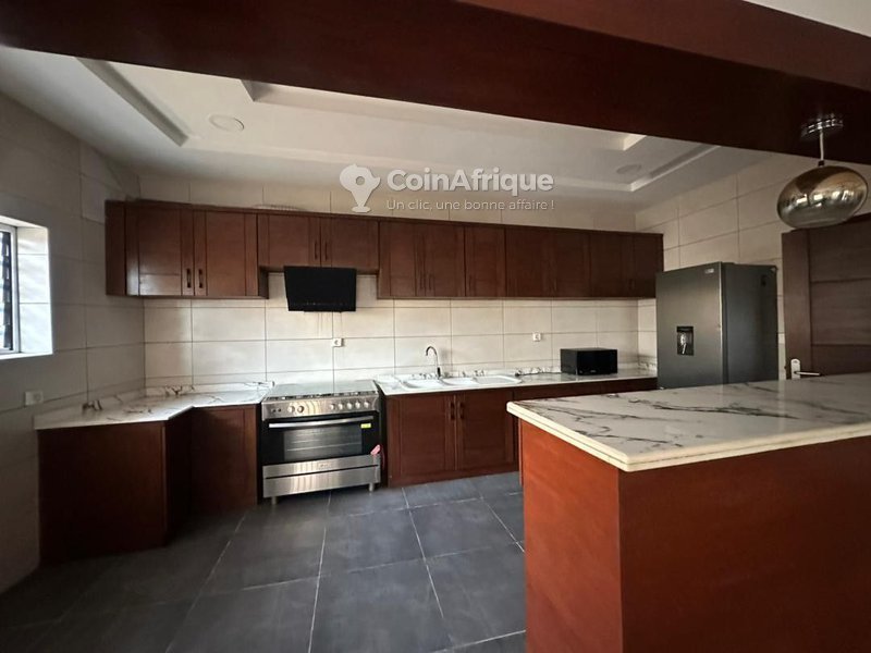 Villa luxueuse de 4 pièces avec sécurité 24h/24 et garage privé