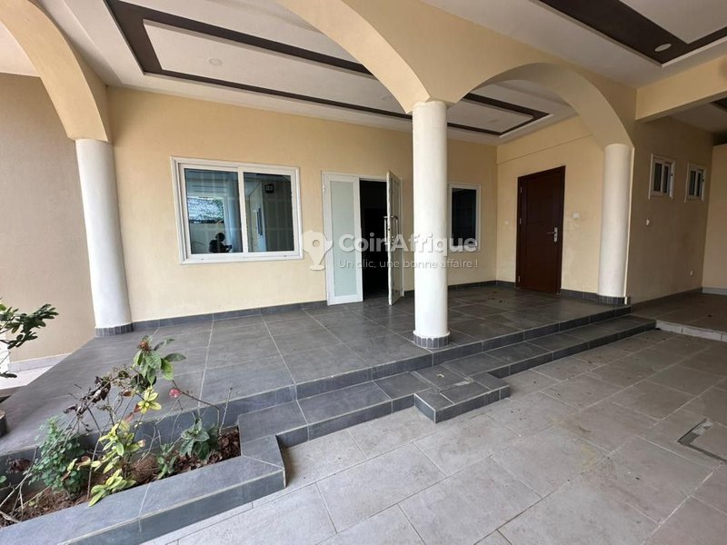 Villa luxueuse de 4 pièces avec sécurité 24h/24 et garage privé