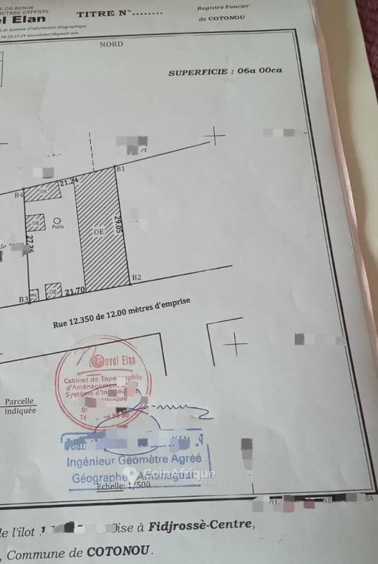 Terrain constructible de 600 m² avec documents cadastraux complets à Fidjrossè Centre