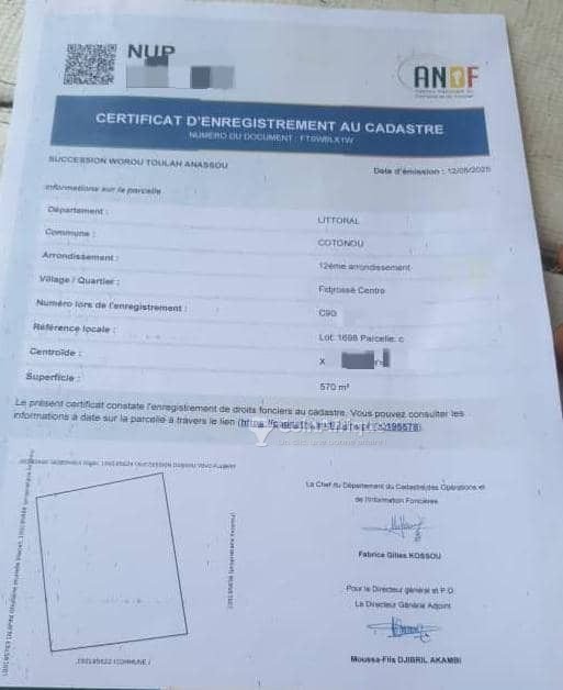 Terrain constructible de 600 m² avec documents cadastraux complets à Fidjrossè Centre