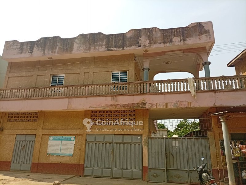 Villa luxueuse de 15 pièces avec multiples commodités et potentiel locatif