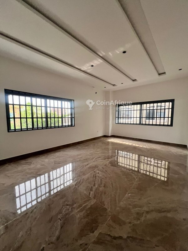 Appartement meublé de 3 pièces avec sécurité 24h/24 et parking privé