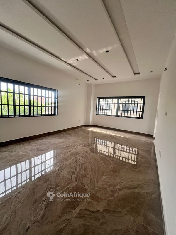 Appartement meublé de 3 pièces avec sécurité 24h/24 et parking privé