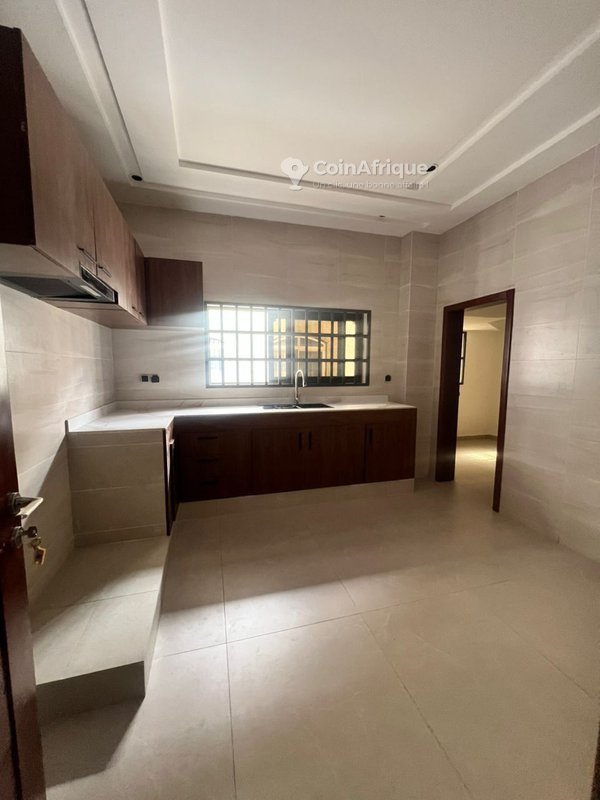 Appartement meublé de 3 pièces avec sécurité 24h/24 et parking privé