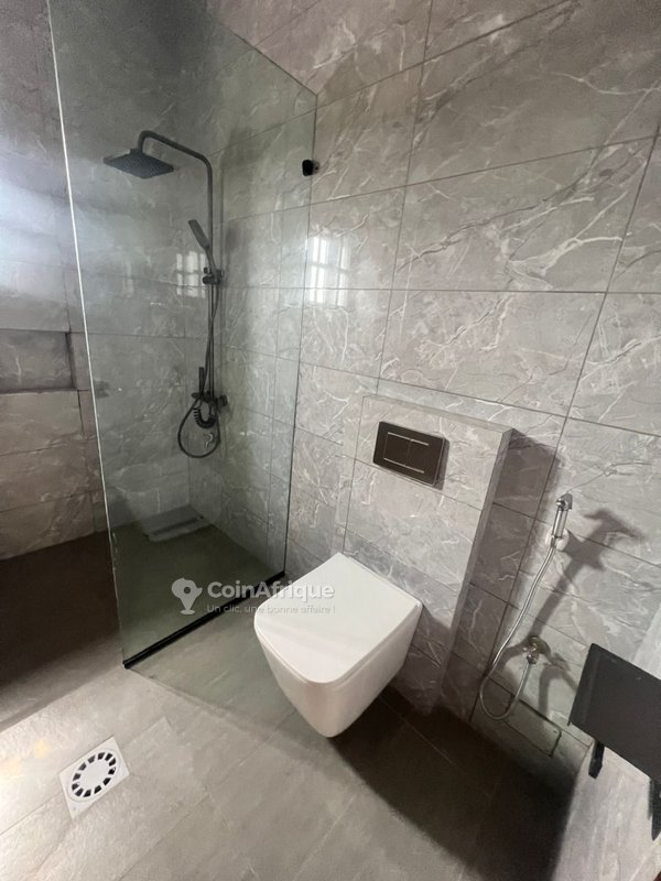 Appartement meublé de 3 pièces avec sécurité 24h/24 et parking privé