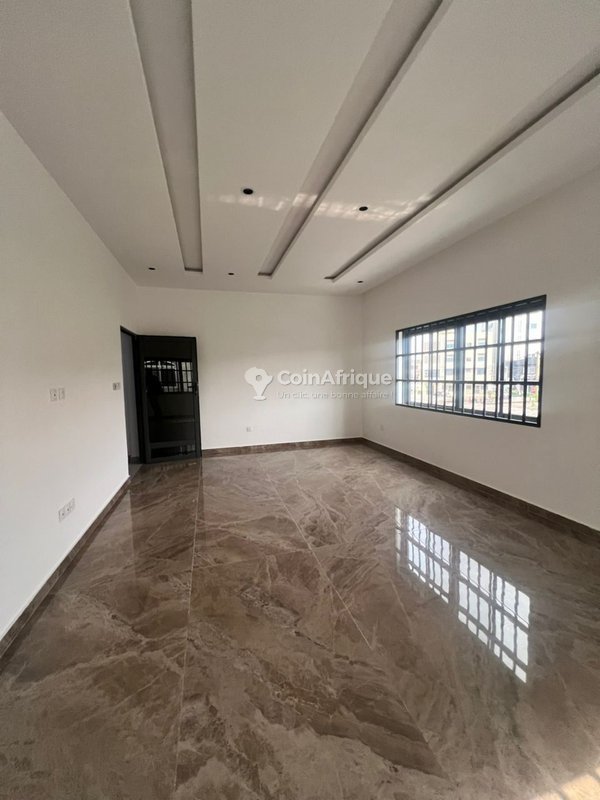 Appartement meublé de 3 pièces avec sécurité 24h/24 et parking privé