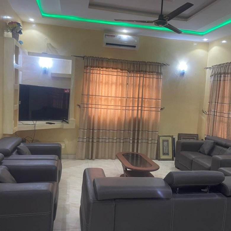 Entrée personnelle meublée à louer