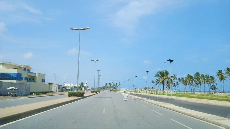 Terrain exceptionnel de 698 m² avec documents légaux complets et proximité immédiate de l'océan Atlantique