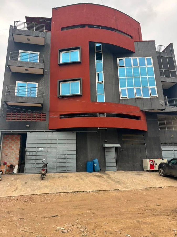 Immeuble locatif R+3 avec 18 chambres et titre foncier personnel