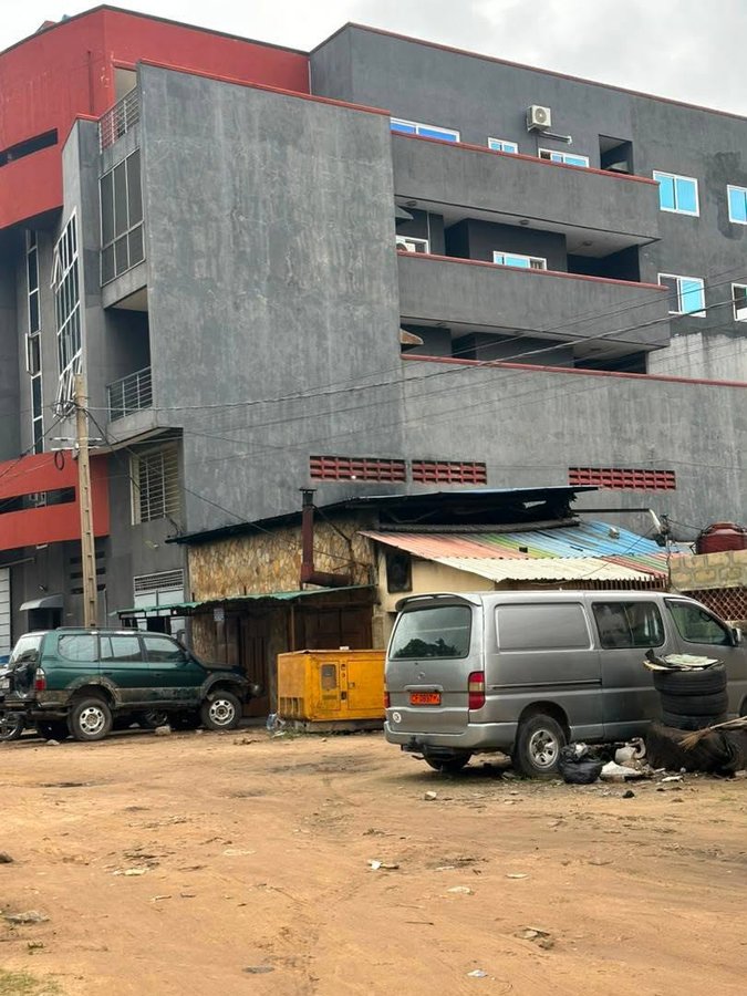 Immeuble locatif R+3 avec 18 chambres et titre foncier personnel