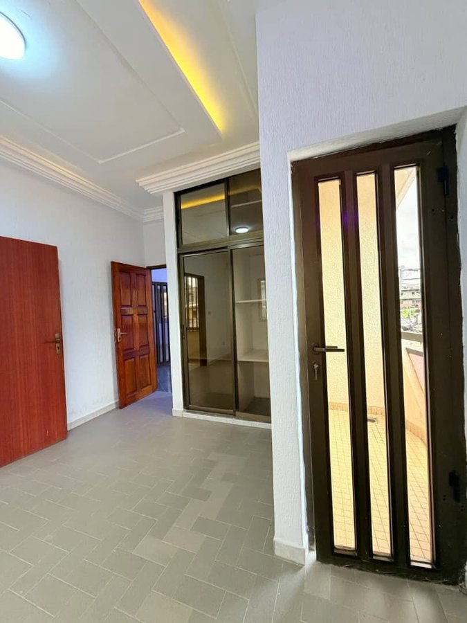 Appartement meublé d'une pièce avec balcon et dressing - Idéal pour bureau ou habitation