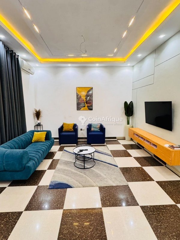 Appartement meublé de 2 pièces avec salon et salle de bain modernes