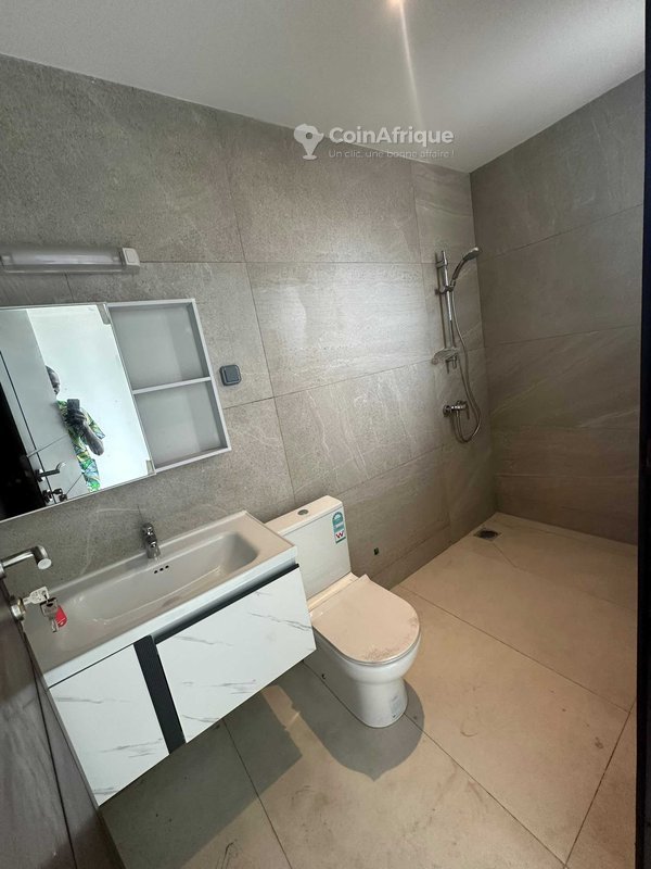 Appartement meublé de 2 pièces dans une résidence moderne avec climatisation et sécurité