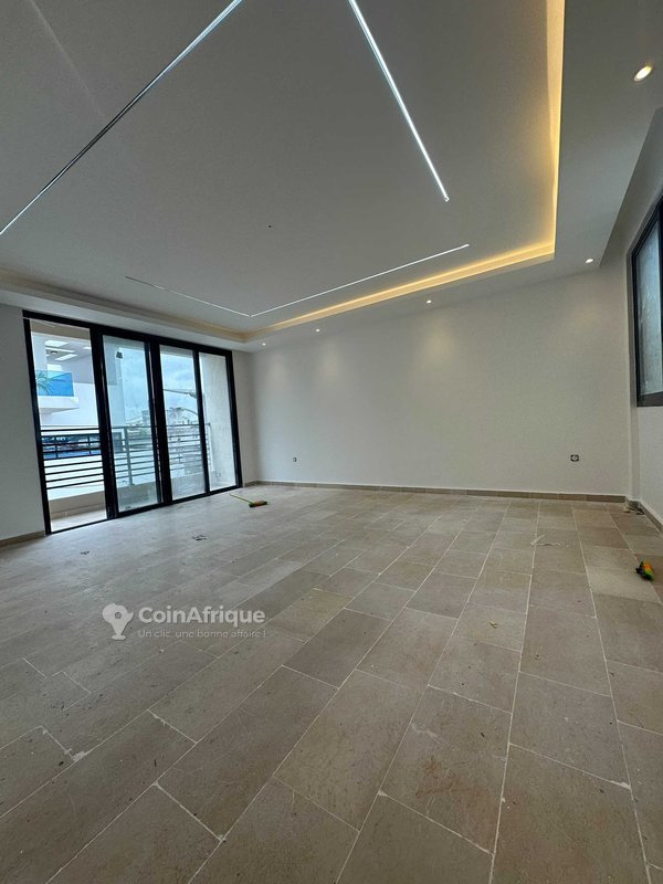 Appartement meublé de 2 pièces dans une résidence moderne avec climatisation et sécurité