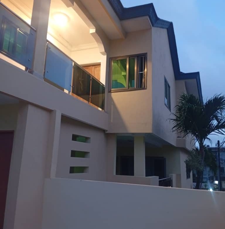Duplex spacieux de 4 pièces avec terrasse panoramique et garage