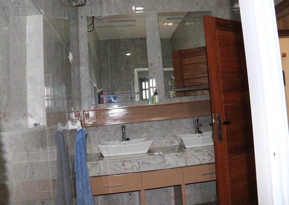 Villa meublée de 4 pièces avec parking, espace vert et vue dégagée