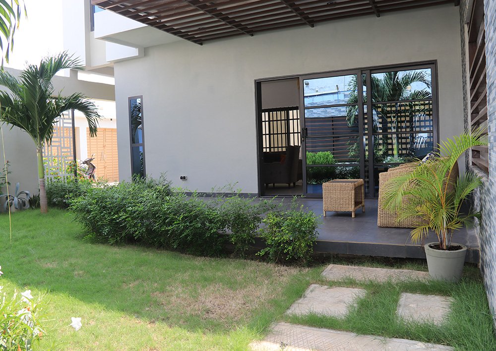 Villa meublée de 4 pièces avec parking, espace vert et vue dégagée