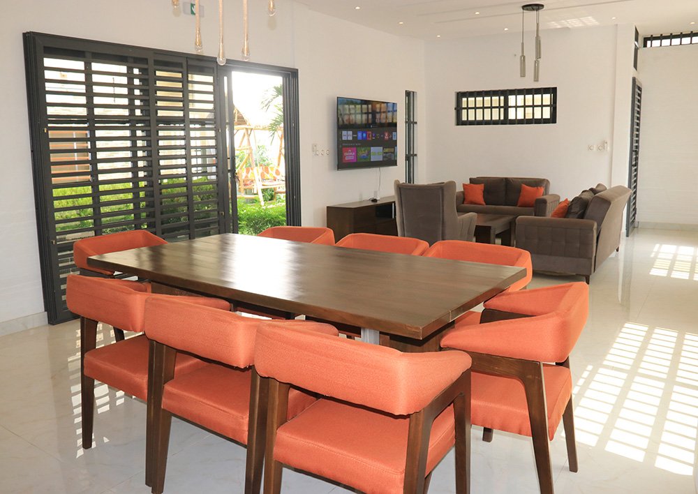 Villa meublée de 4 pièces avec parking, espace vert et vue dégagée