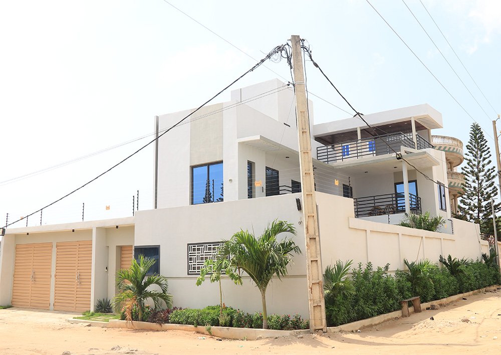 Villa meublée de 4 pièces avec parking, espace vert et vue dégagée