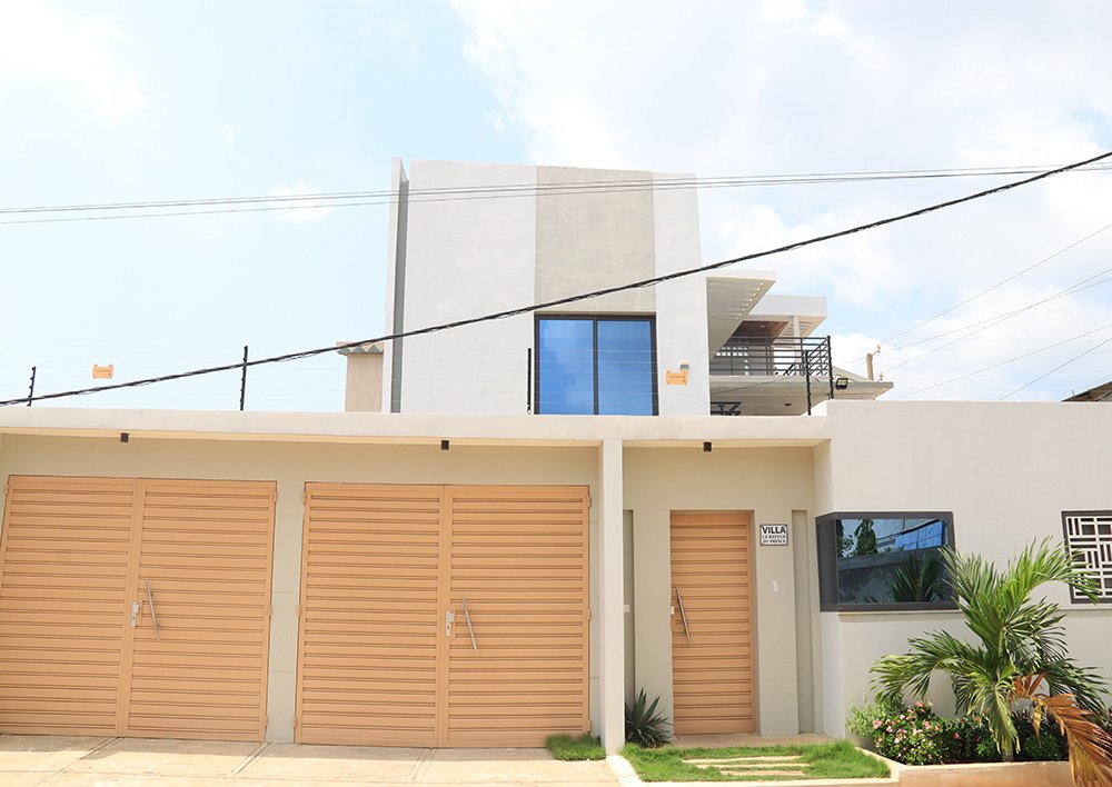 Villa meublée de 4 pièces avec parking, espace vert et vue dégagée