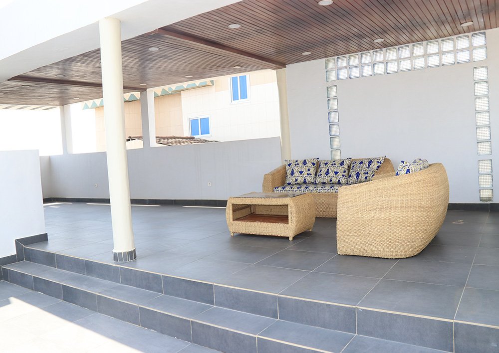 Villa meublée de 4 pièces avec parking, espace vert et vue dégagée