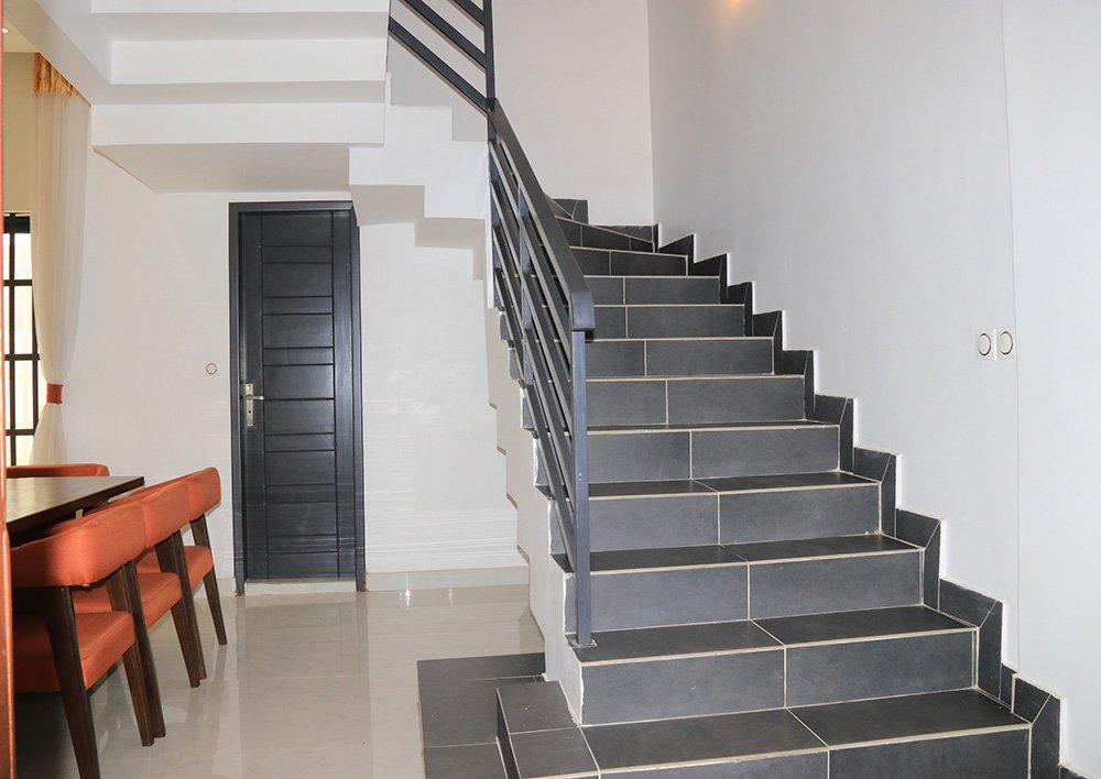 Villa meublée de 4 pièces avec parking, espace vert et vue dégagée