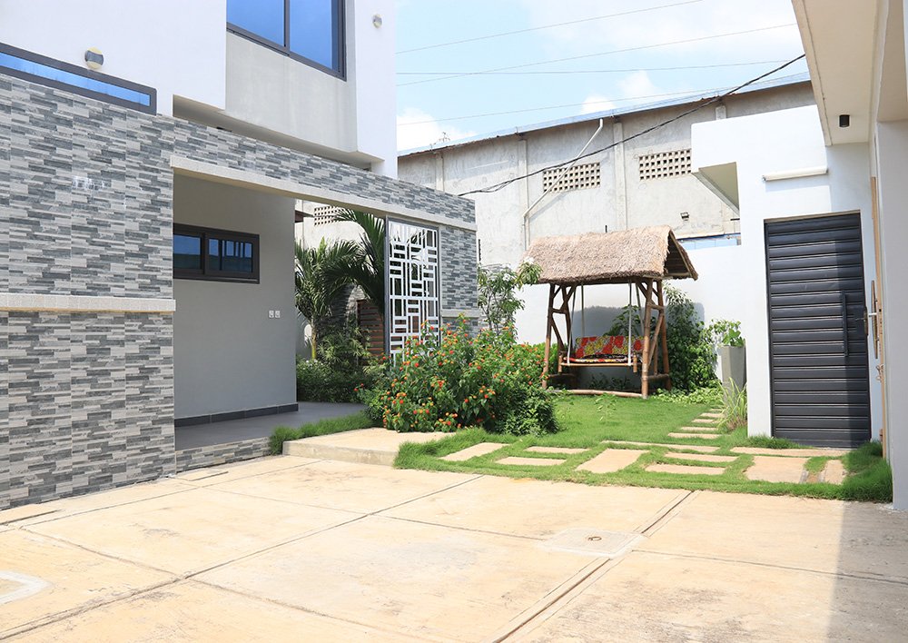 Villa meublée de 4 pièces avec parking, espace vert et vue dégagée