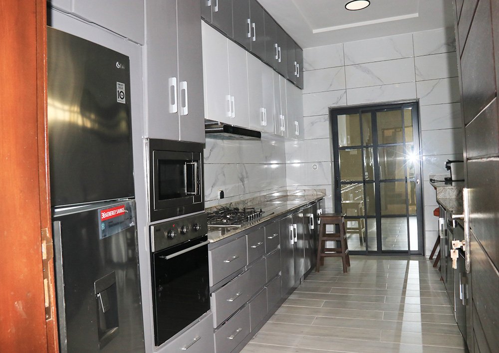 Villa meublée de 4 pièces avec parking, espace vert et vue dégagée