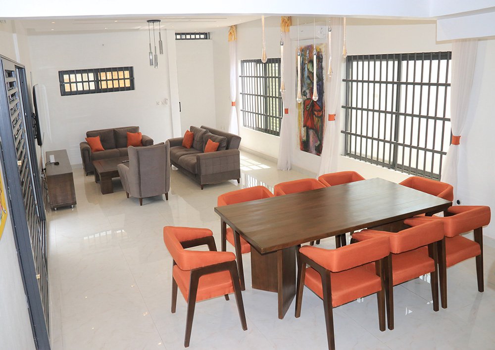 Villa meublée de 4 pièces avec parking, espace vert et vue dégagée