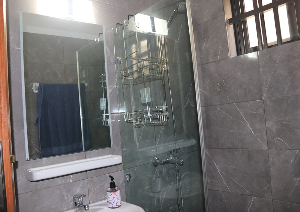 Villa meublée de 4 pièces avec parking, espace vert et vue dégagée