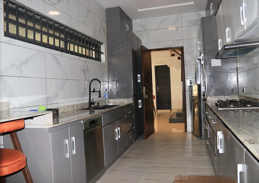 Villa meublée de 4 pièces avec parking, espace vert et vue dégagée