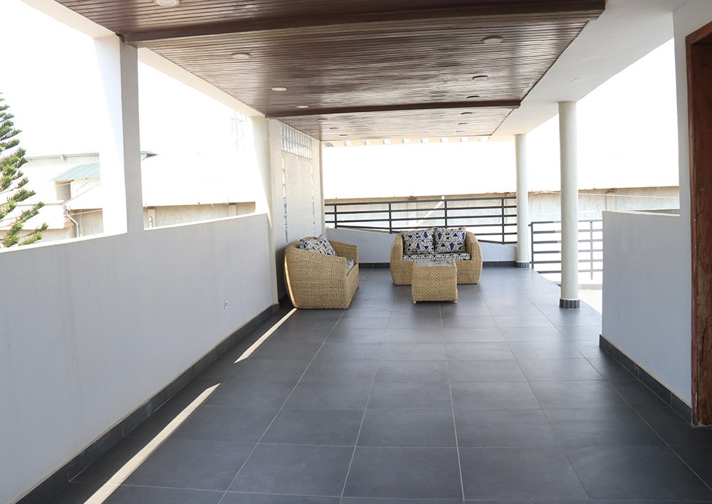 Villa meublée de 4 pièces avec parking, espace vert et vue dégagée