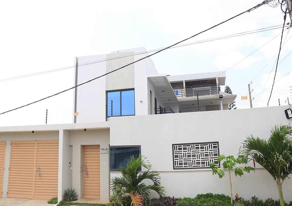 Villa meublée de 4 pièces avec parking, espace vert et vue dégagée