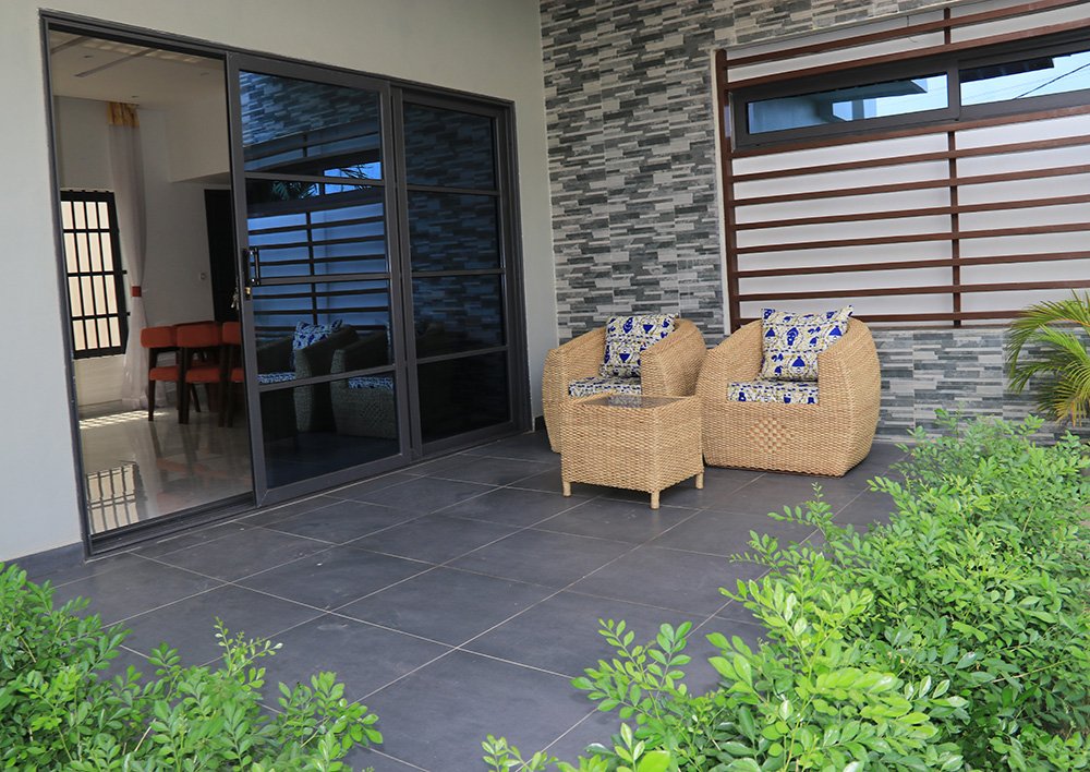 Villa meublée de 4 pièces avec parking, espace vert et vue dégagée