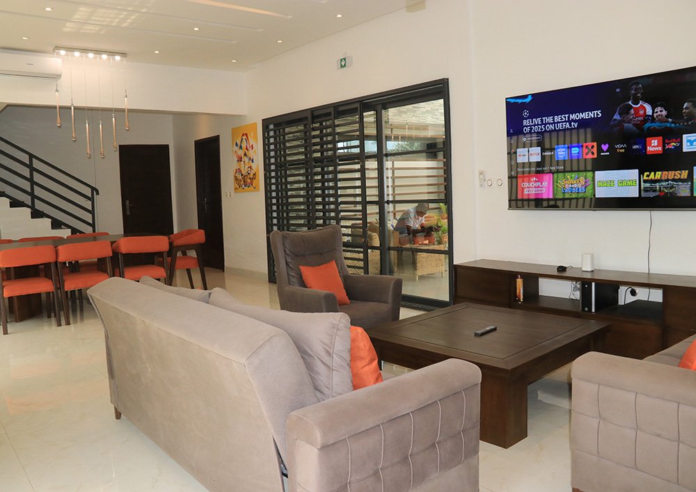 Villa meublée de 4 pièces avec parking, espace vert et vue dégagée