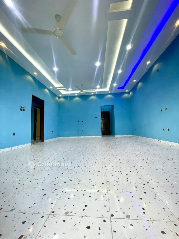 Appartement 2 pièces avec accès sécurisé et espaces de rangement