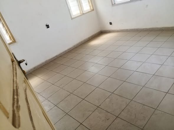 Villa luxueuse de 4 pièces avec terrasse spacieuse et jardin verdoyant