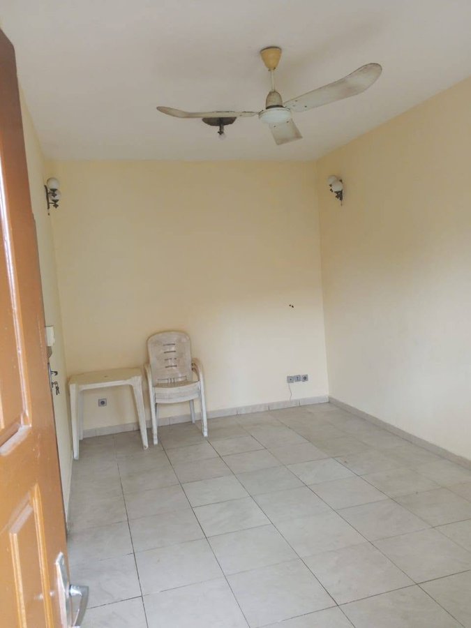 Appartement cosy de 2 pièces avec arrière-cour et accès véhicules