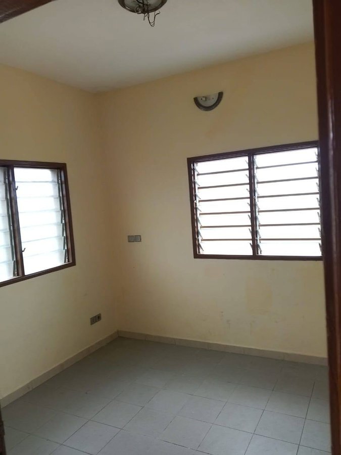Appartement cosy de 2 pièces avec arrière-cour et accès véhicules
