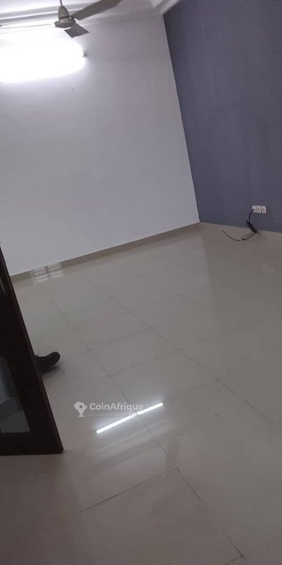 Appartement de 3 pièces haut standing avec balcon et commodités modernes