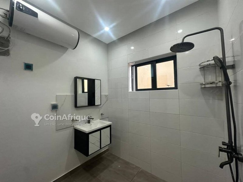 Villa luxueuse de 4 pièces avec piscine et climatisation intégrée