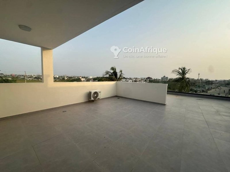 Villa luxueuse de 4 pièces avec piscine et climatisation intégrée