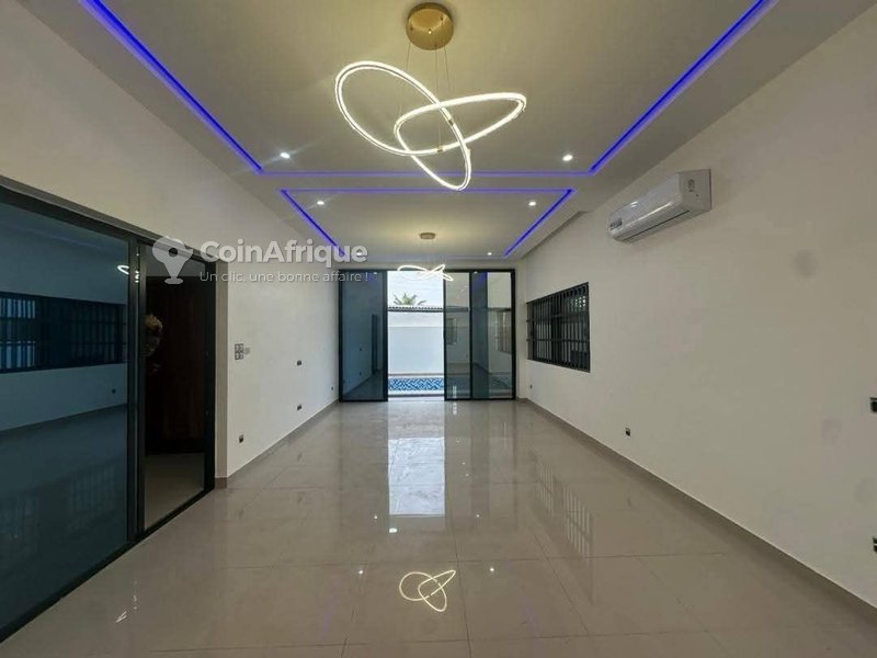 Villa luxueuse de 4 pièces avec piscine et climatisation intégrée