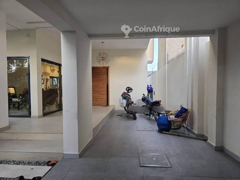 Villa luxueuse de 5 pièces avec suite parentale et sécurité haut de gamme