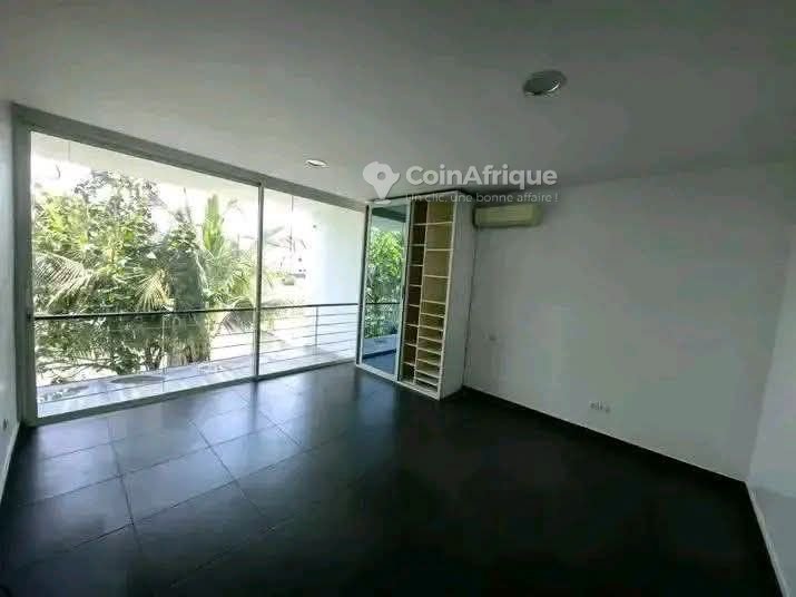 Villa luxueuse R+1 avec jardin et garage pour 2 véhicules